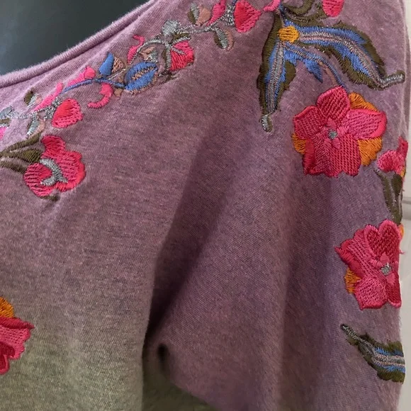 SALE NWOT Sundance embroidery flower long sleeve ombré T shirt🌸❤️ - Picture 5 of 7